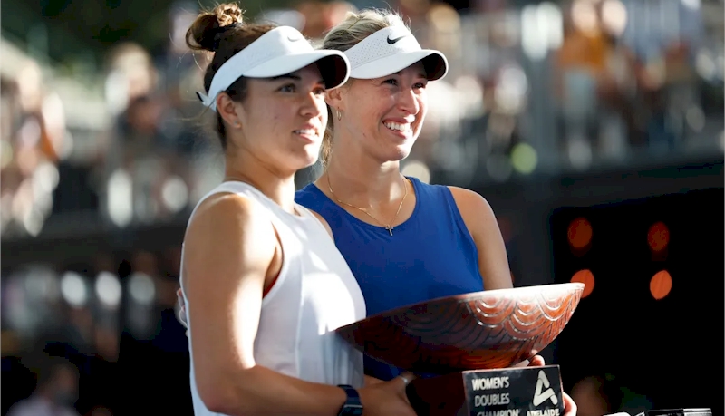 Desirae Krawczyk(esquerda) e Alexa Guarachi (divulgação WTA Tennis)