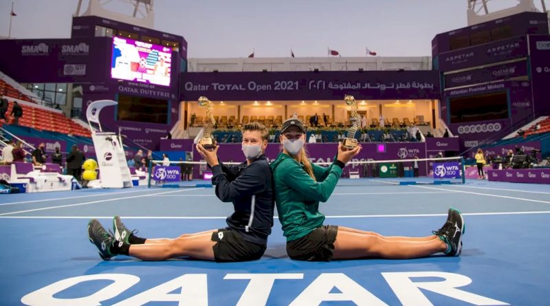 Demi Schuurs (esquerda) e Nicole Melichar (divulgação WTA Tennis)