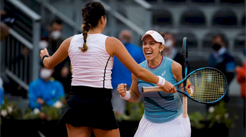 Sharon Fichman (esquerda) e Giuliana Olmos (divulgação WTA Tennis)
